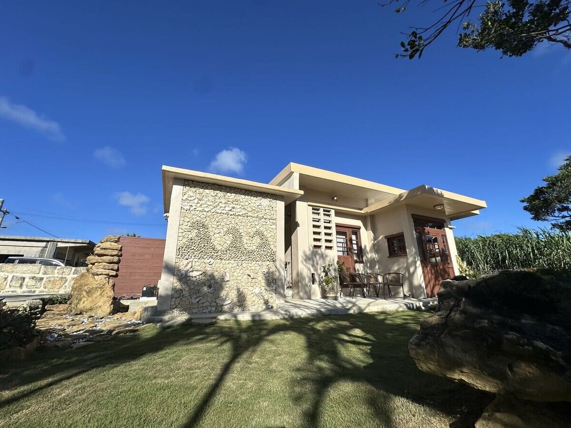 家族でくつろぐリビング